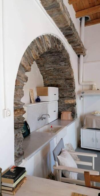 Ferienwohnung Naxos Mountain Retreat - Tiny House Build On Rock Koronos Exterior foto